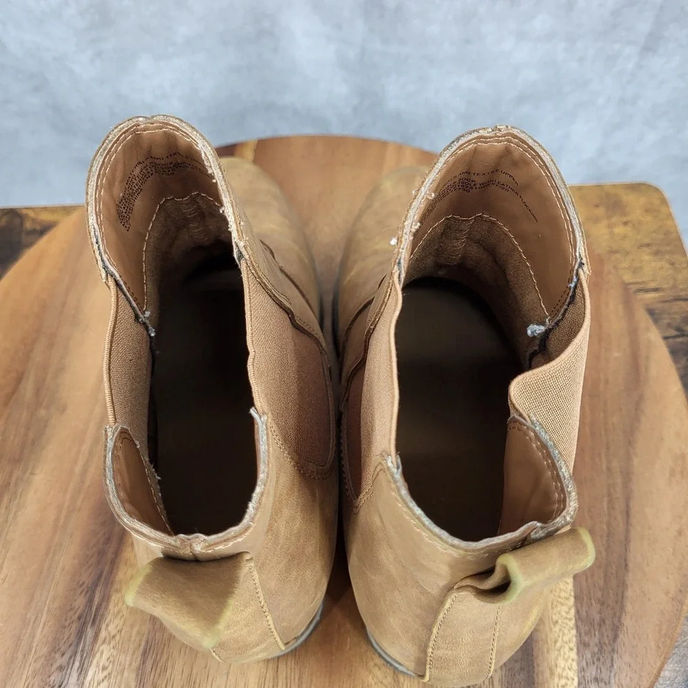 Universal Thread Chelsea Boots‎ Womens Amalia 9.5  Brown Faux Leather Wedge